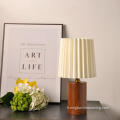 Lampe de table vintage en bois massif